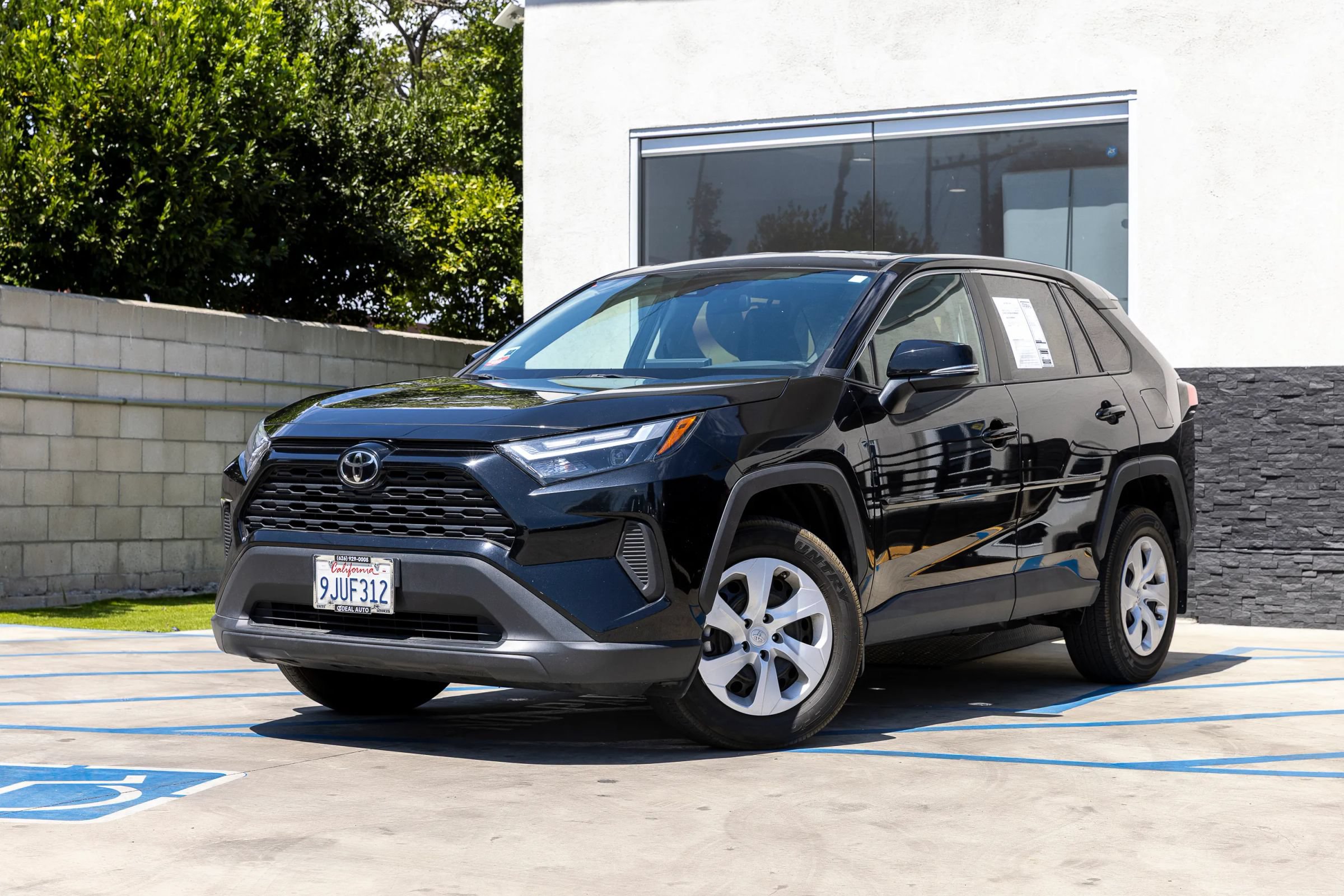 Used 2024 Toyota RAV4 LE FWD image 7