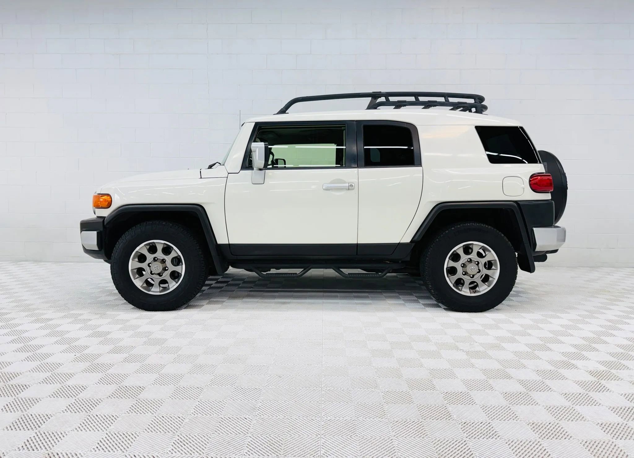 Used 2012 Toyota FJ Cruiser 2WD w/ Upgrade Pkg image 1