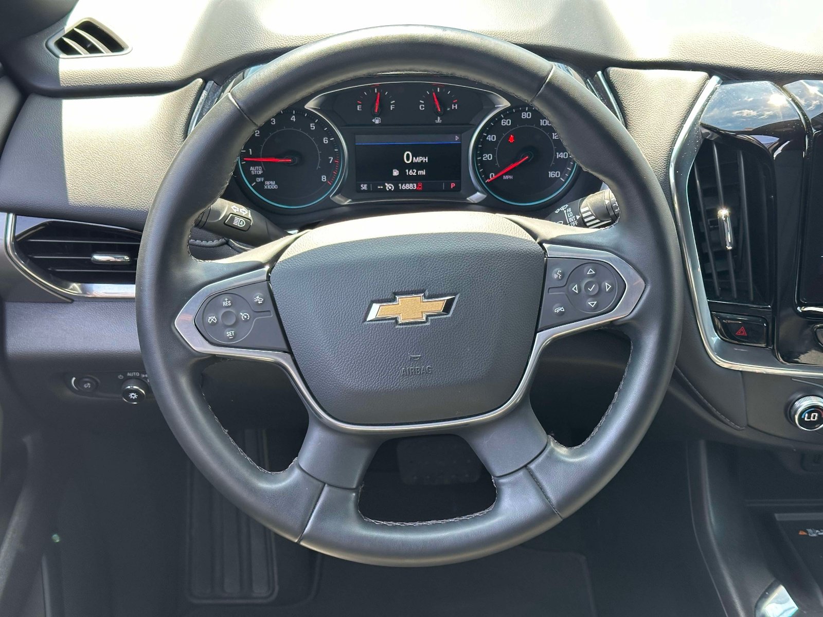 Used 2023 Chevrolet Traverse LT FWD image 13