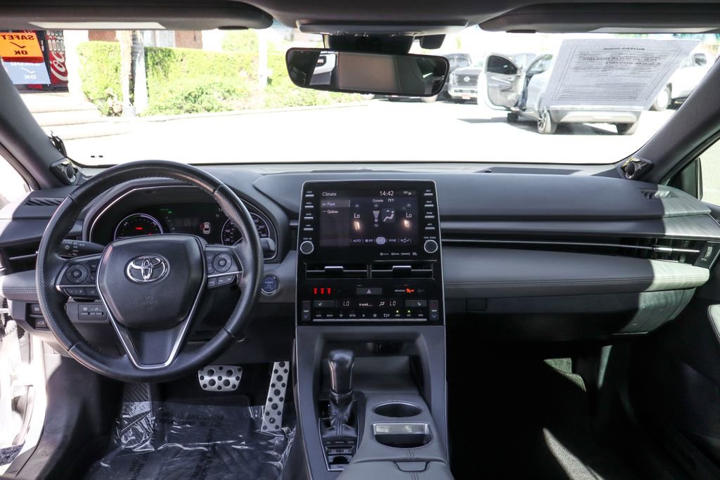 Used 2020 Toyota Avalon XSE image 27