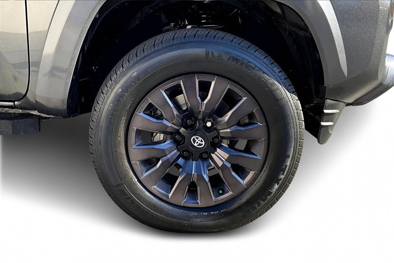 Used 2022 Toyota Tacoma Limited image 33