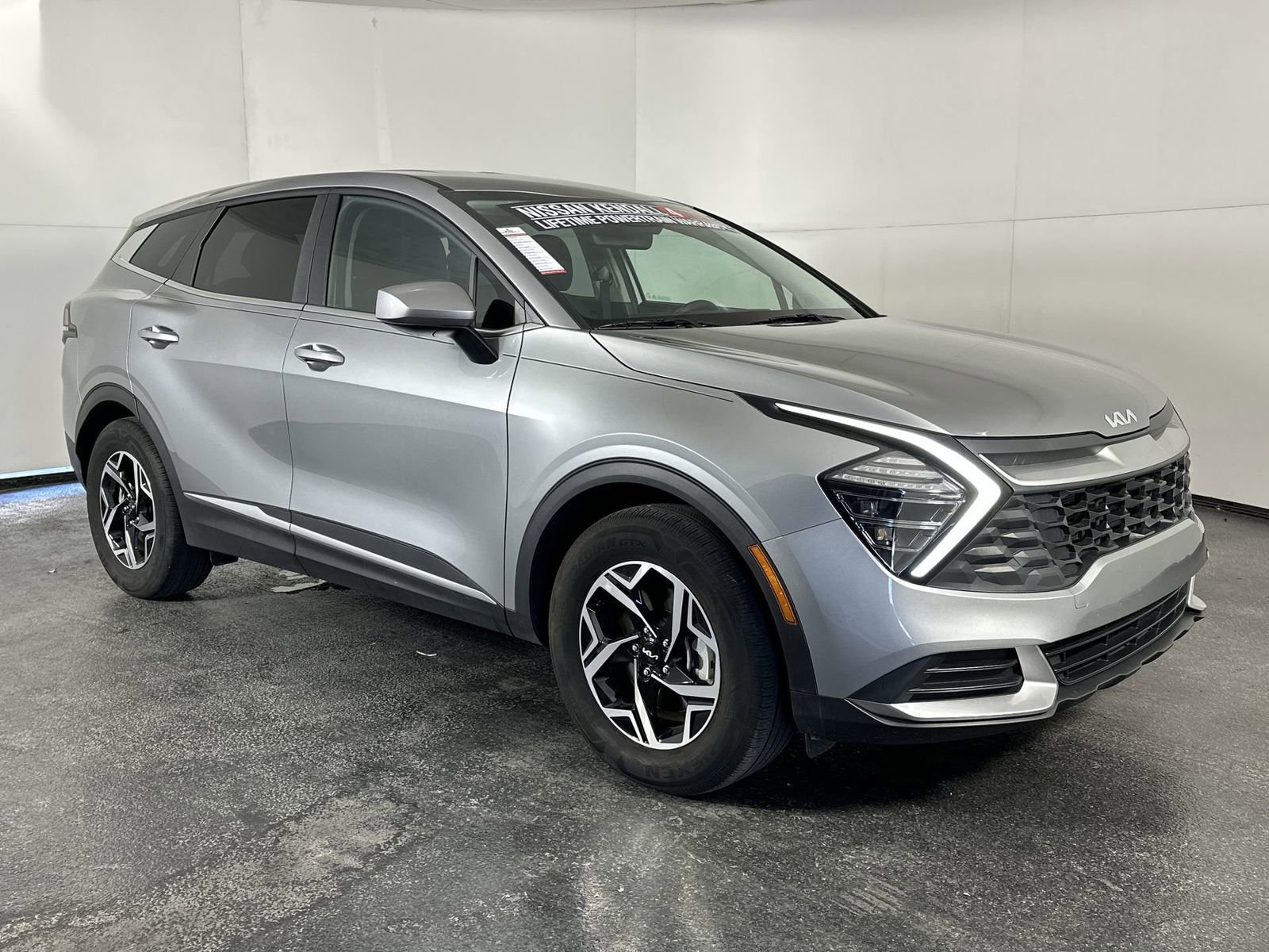 Used 2024 Kia Sportage LX image 2