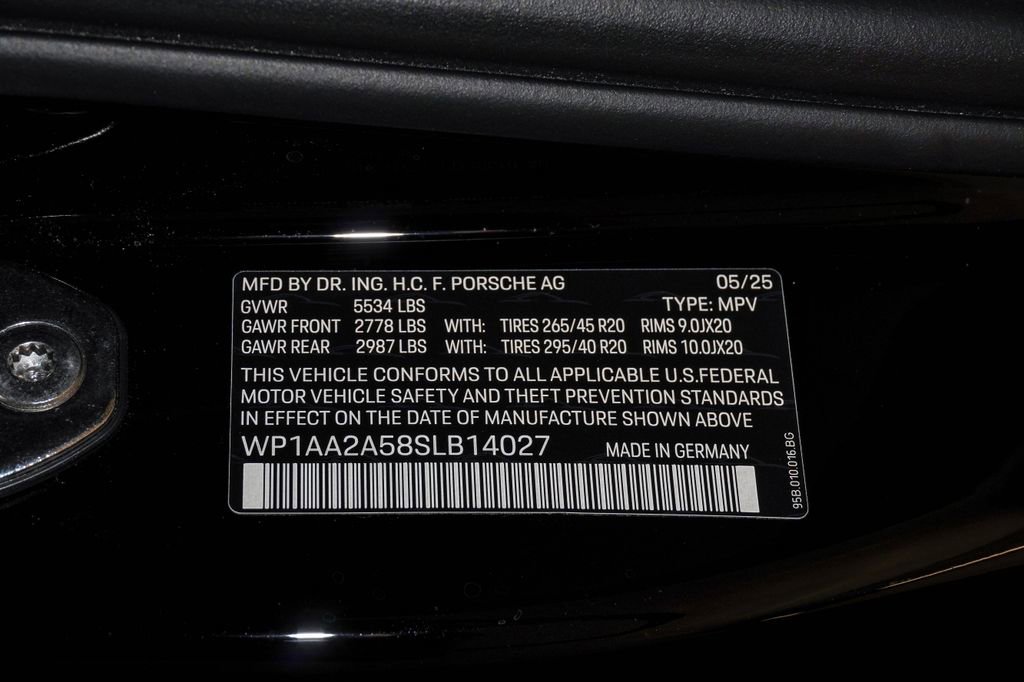 Certified 2025 Porsche Macan image 28