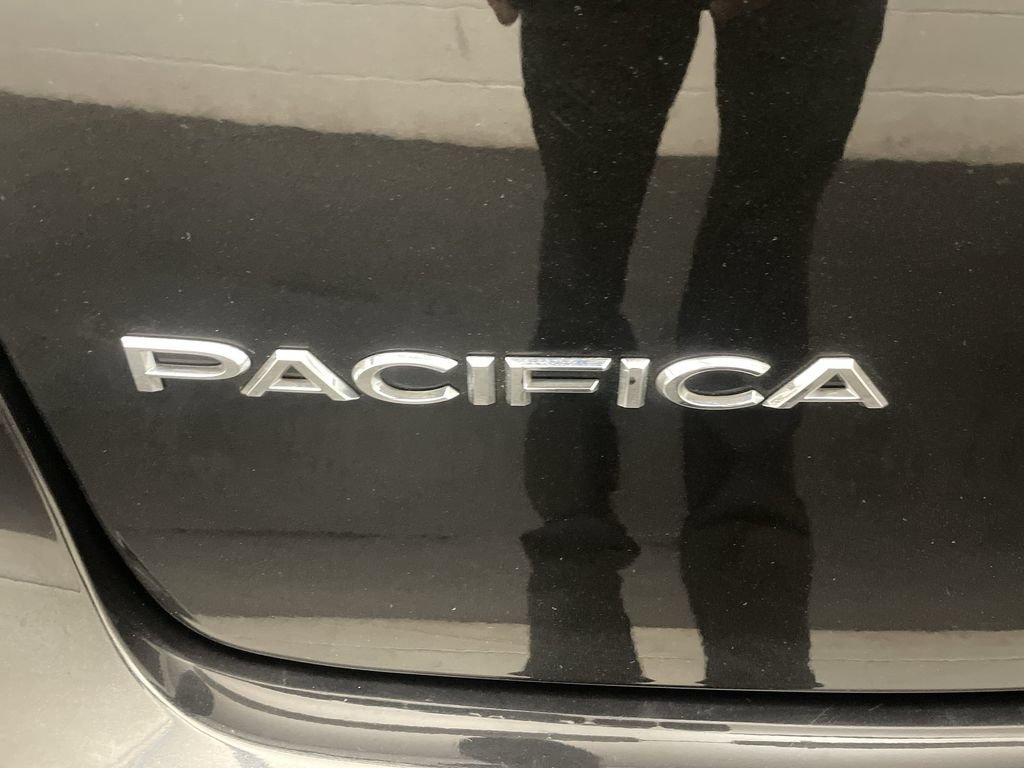 Used 2019 Chrysler Pacifica Touring-L Plus FWD image 24