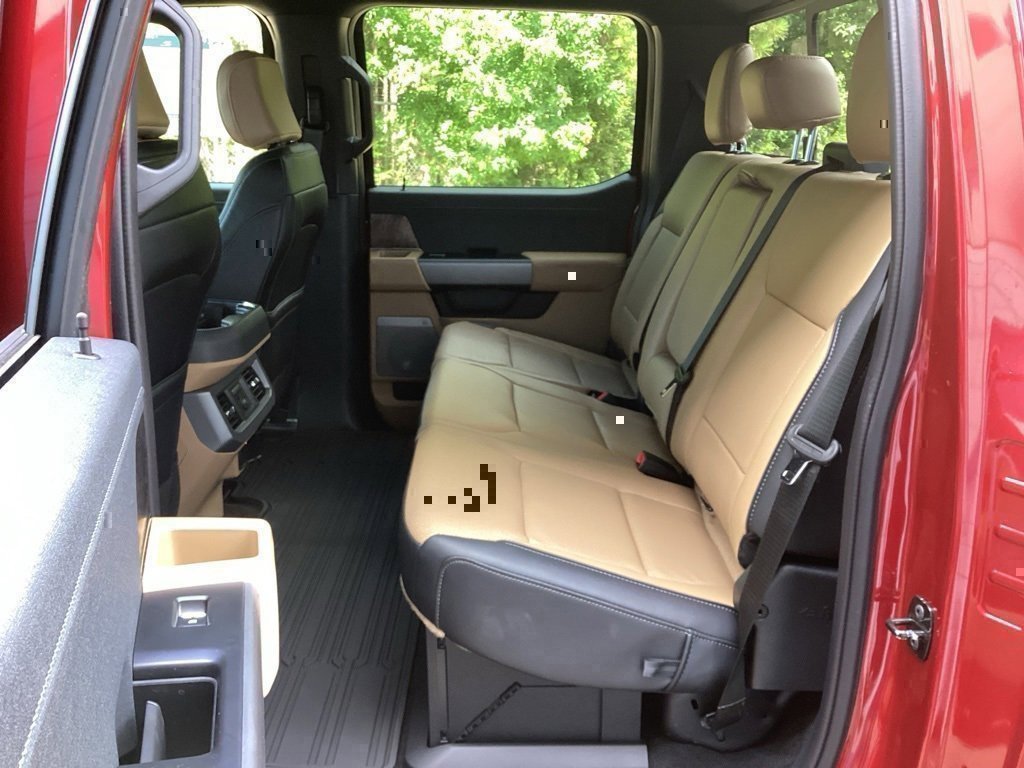 New 2025 Ford F250 Lariat w/ Black Appearance Package image 39