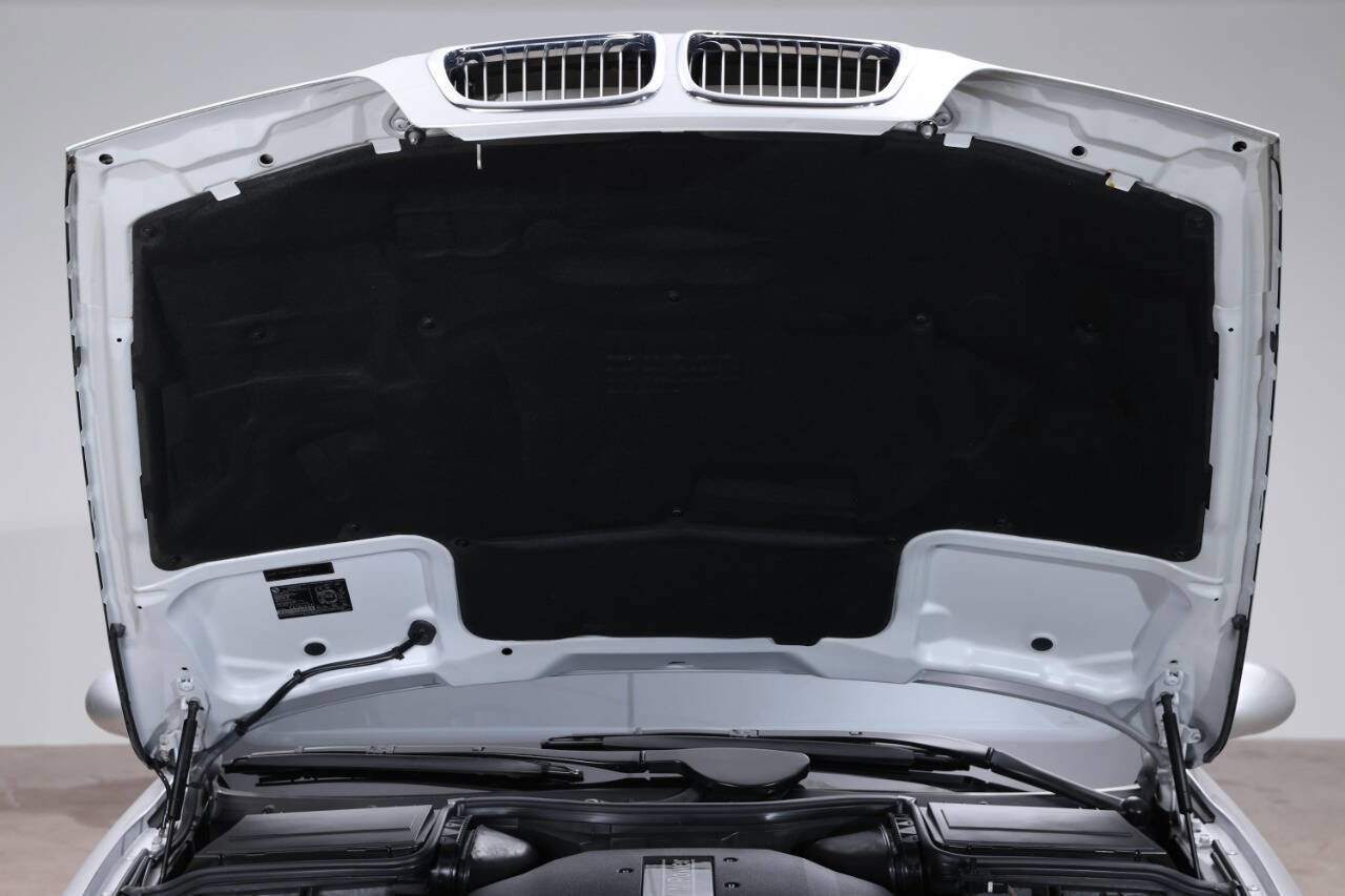 Used 2002 BMW M5 image 48