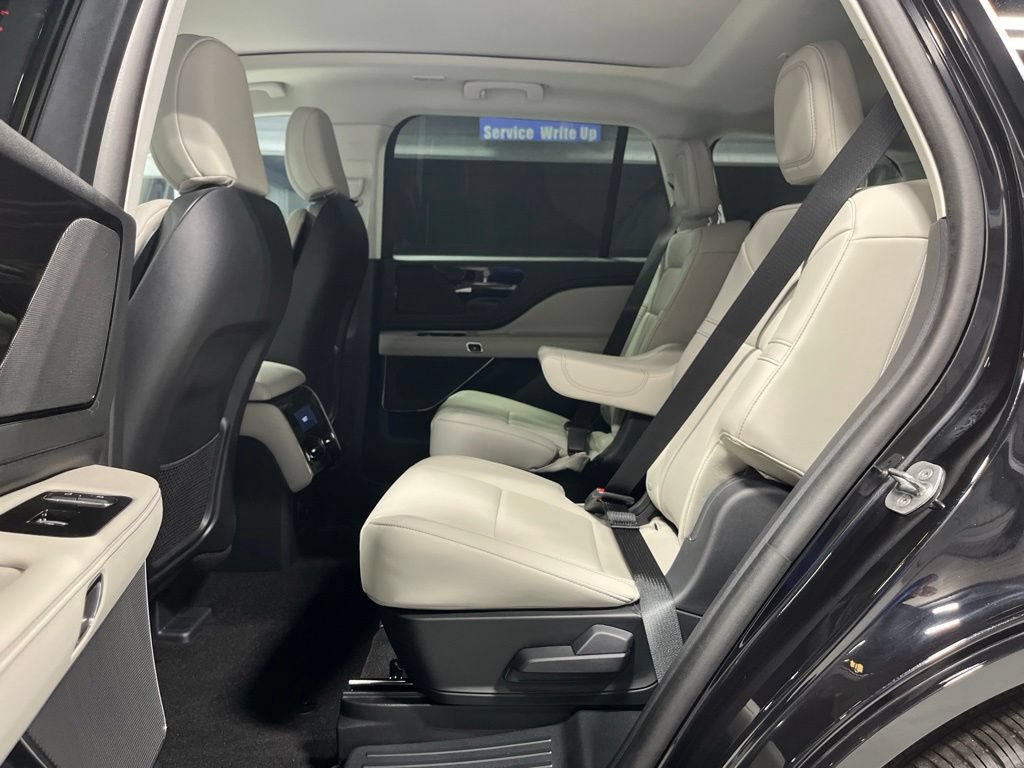 Used 2025 Lincoln Aviator AWD w/ Jet Appearance Package image 36