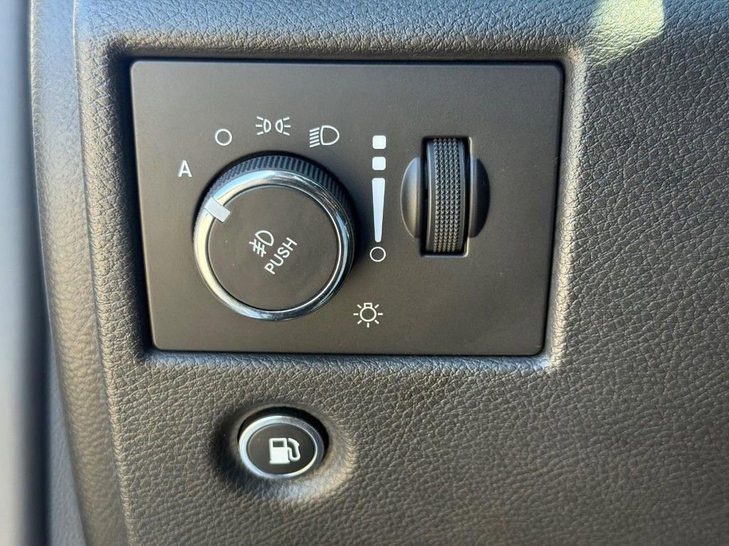 Used 2017 Jeep Grand Cherokee Overland image 26