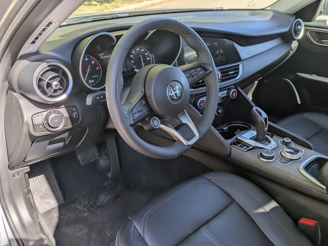 Used 2021 Alfa Romeo Giulia Ti AWD/4WD image 13