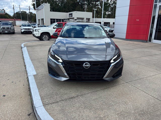 Used 2024 Nissan Altima 2.5 SV FWD image 2
