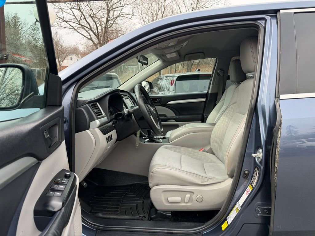 Used 2014 Toyota Highlander Plus image 16