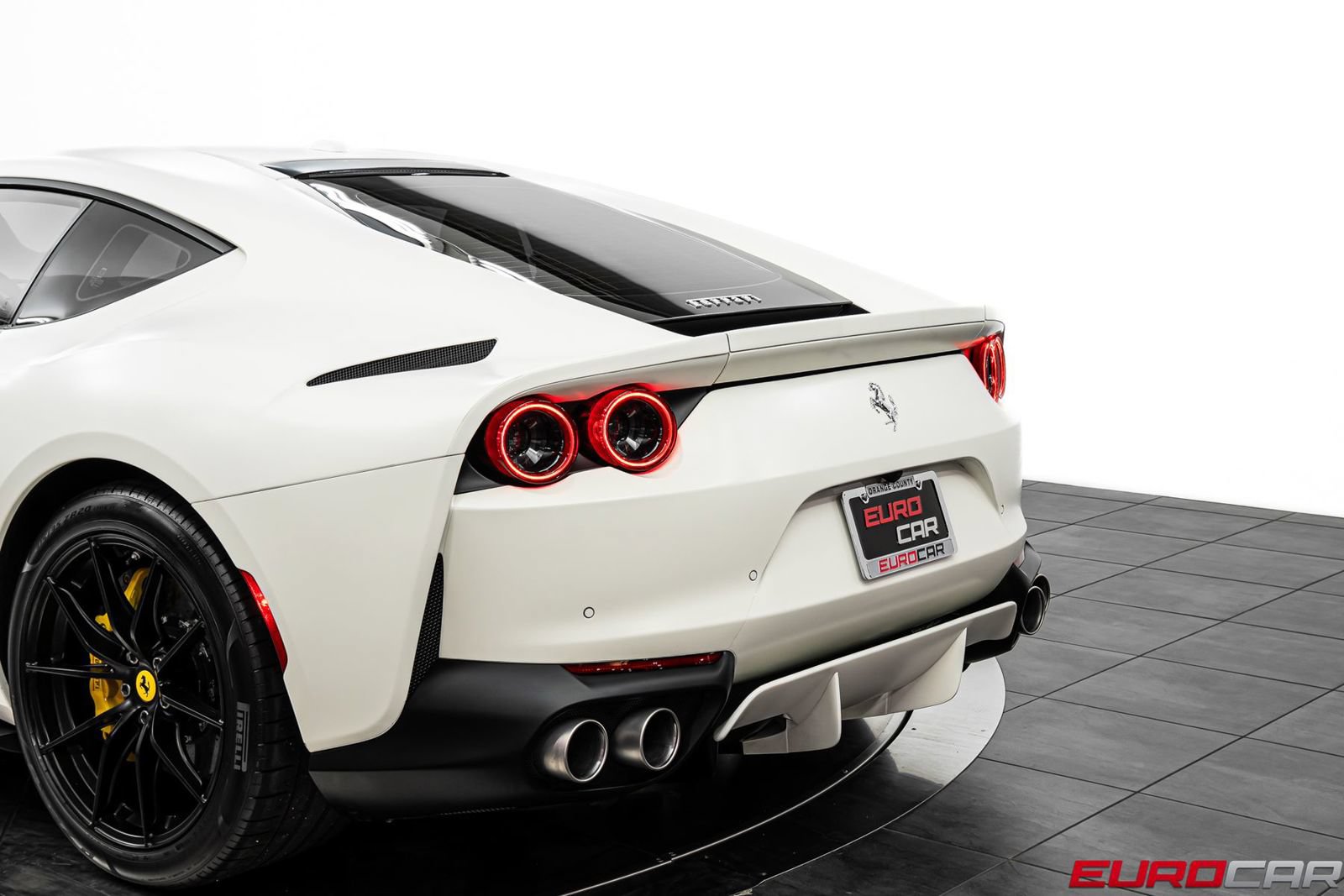Used 2020 Ferrari 812 Superfast RWD image 17