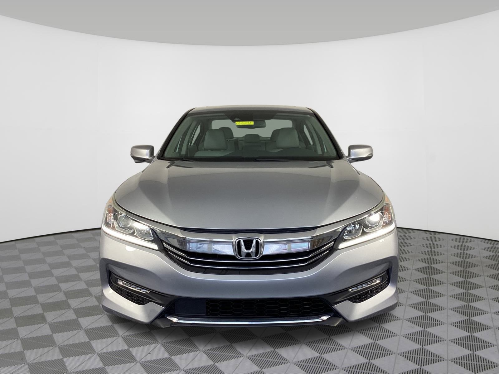Used 2017 Honda Accord EX-L image 7