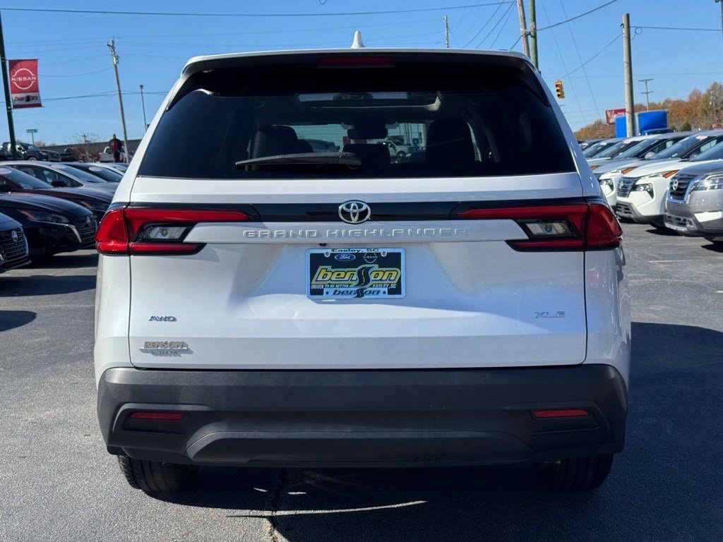 Used 2024 Toyota Grand Highlander XLE image 4