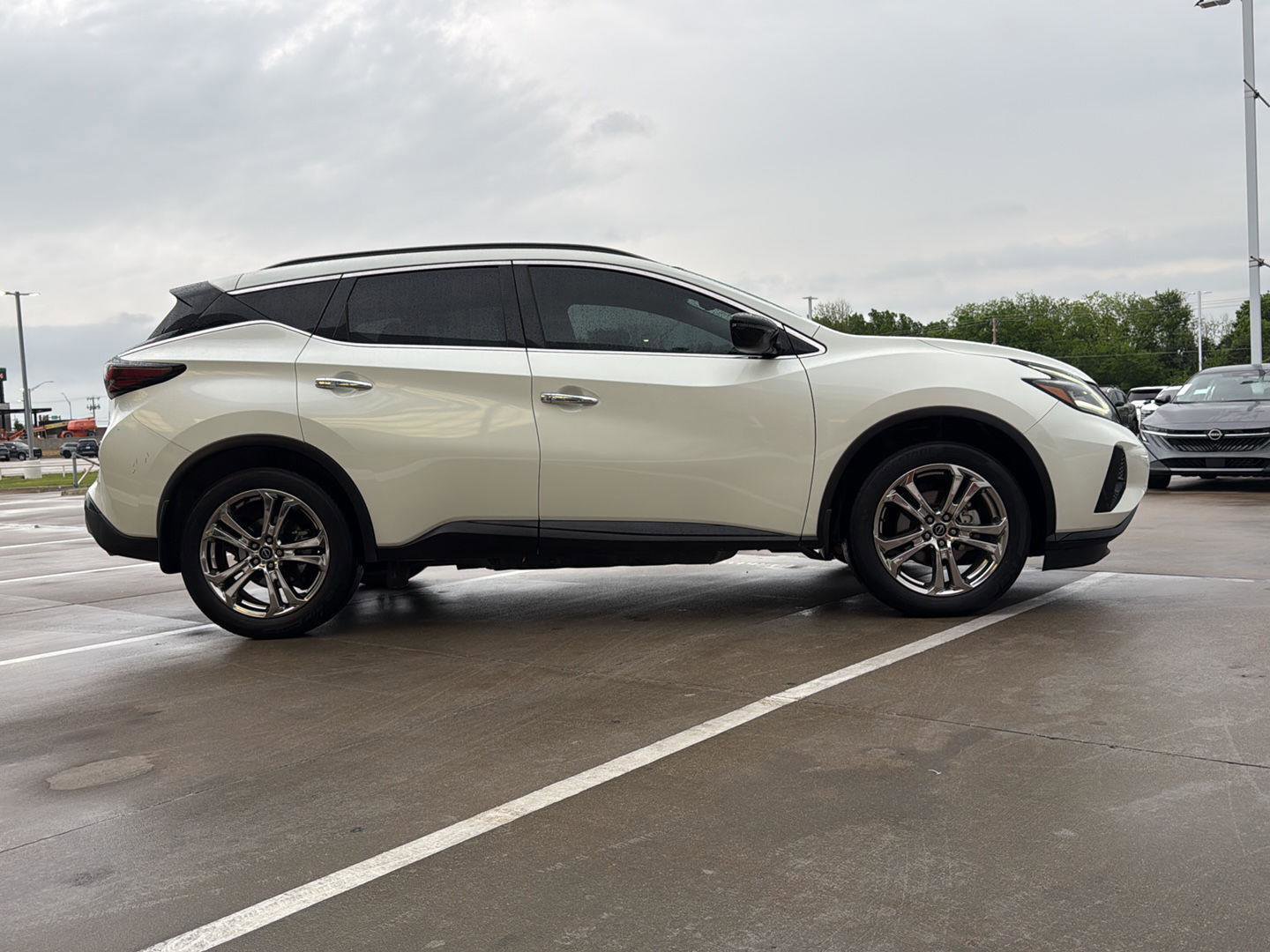 Used 2023 Nissan Murano SV w/ SV Midnight Edition Package FWD image 5