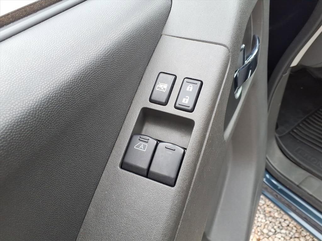 Used 2021 Nissan Frontier SV w/ SV Utility Package image 16