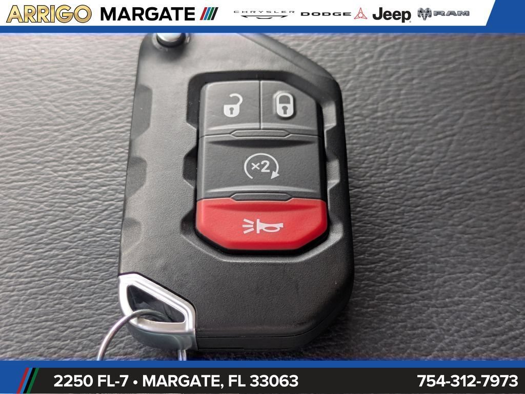 Used 2025 Jeep Wrangler Unlimited Sahara AWD/4WD image 30