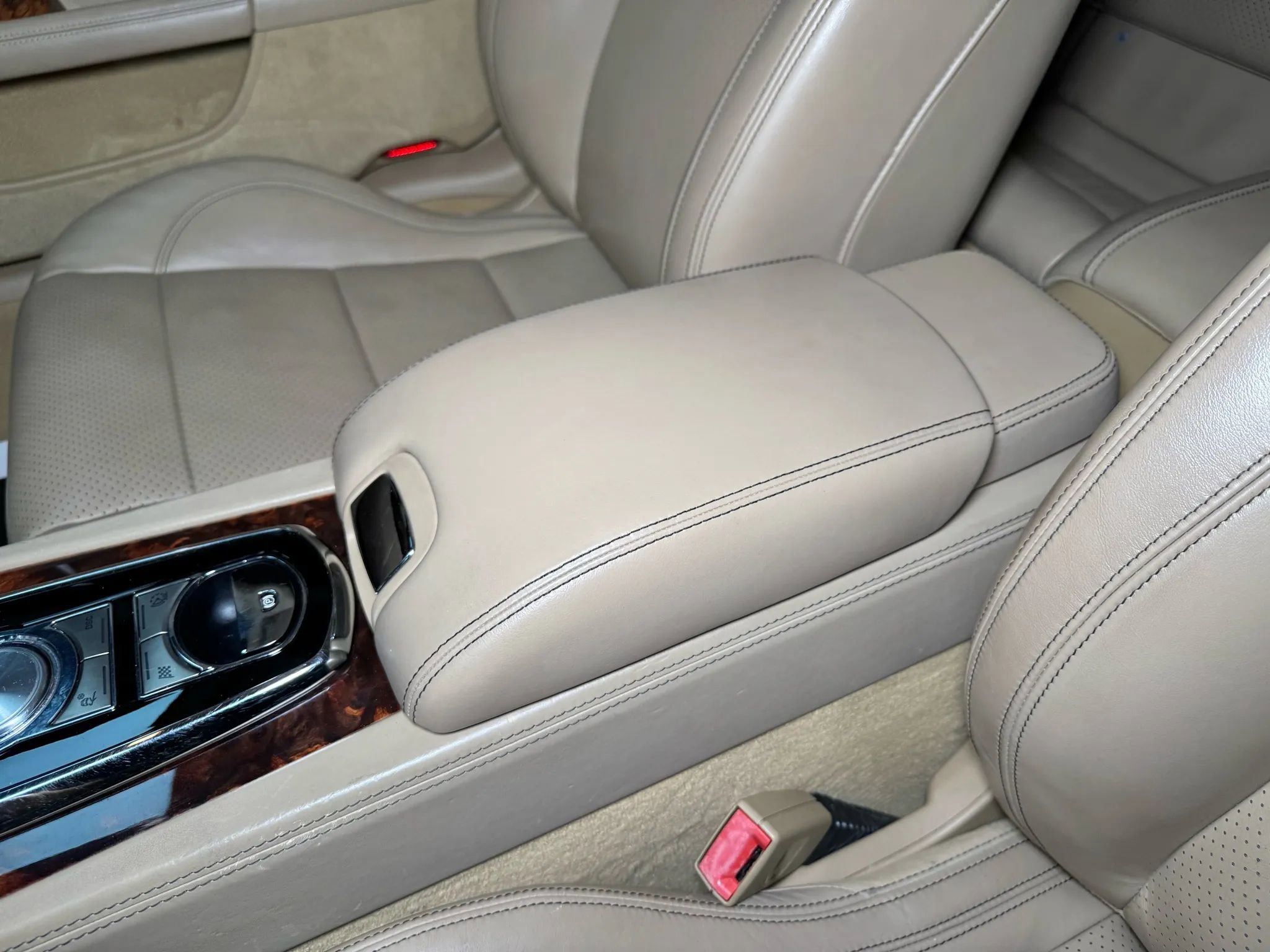 Used 2011 Jaguar XK Coupe image 33