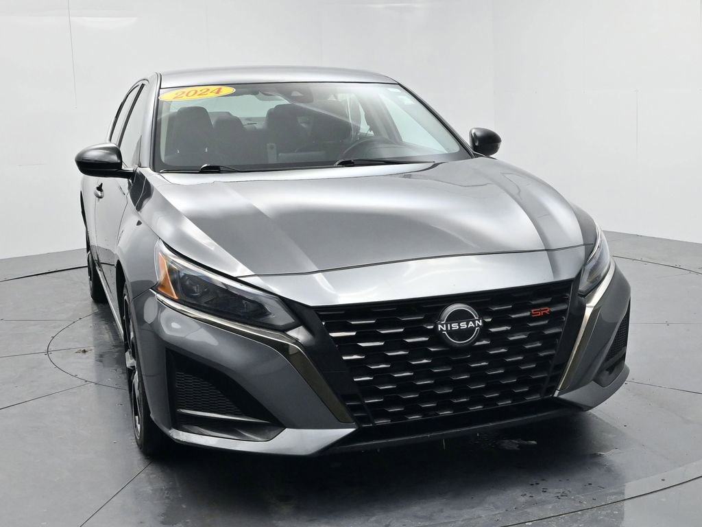 Used 2024 Nissan Altima 2.5 SR image 2