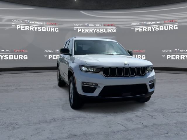 Used 2023 Jeep Grand Cherokee Limited AWD/4WD image 2