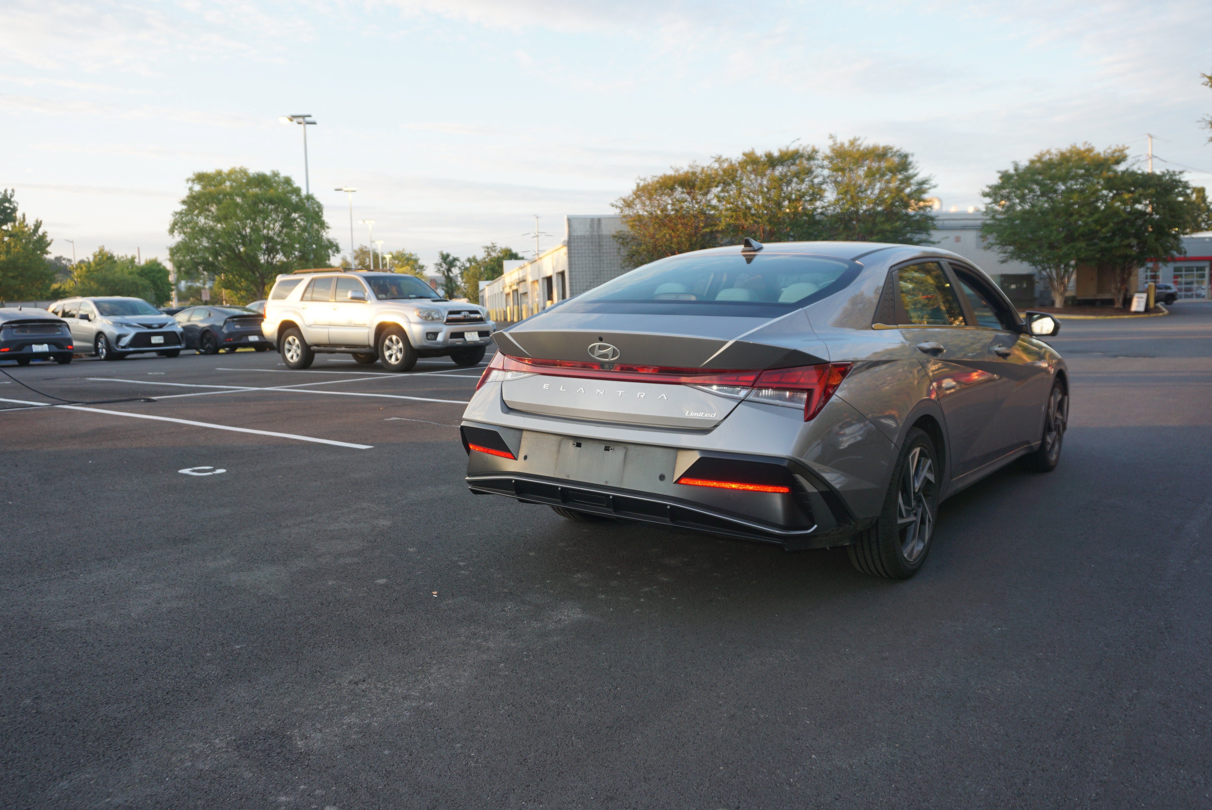 Used 2024 Hyundai Elantra Limited FWD image 3