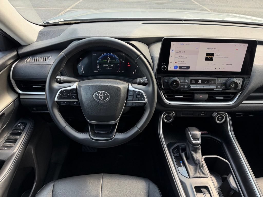 Used 2025 Toyota Grand Highlander AWD image 11