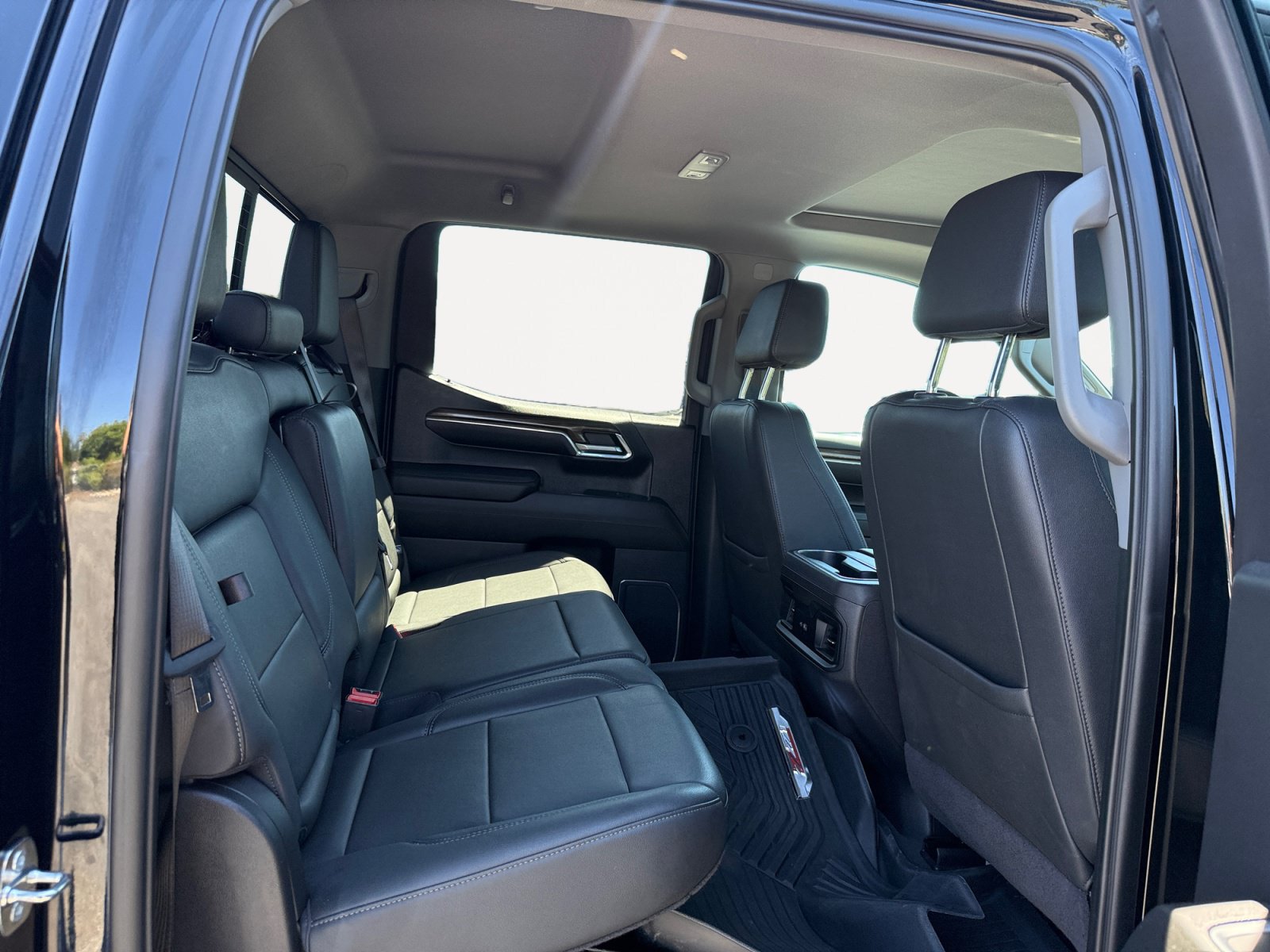 Used 2024 Chevrolet Silverado 1500 LT Trail Boss w/ Convenience Package II AWD/4WD image 18