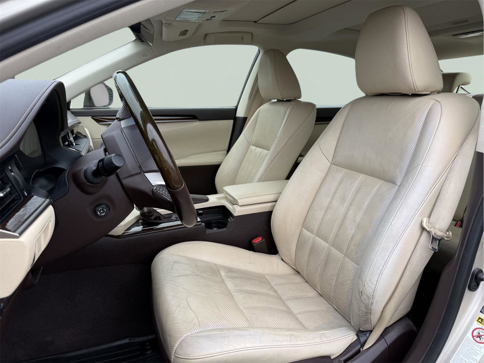 Used 2016 Lexus ES 350 w/ Luxury Package w/Wood Trim FWD image 12