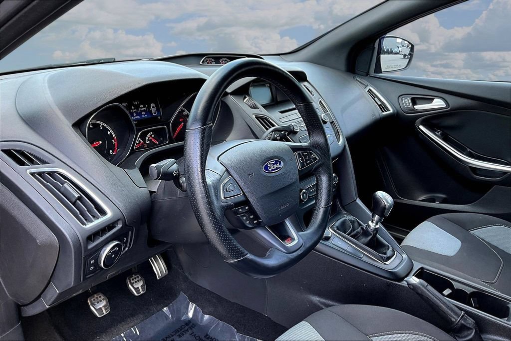 Used 2017 Ford Focus ST FWD image 18
