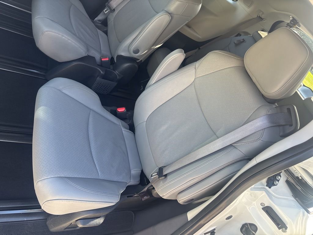 Used 2024 Toyota Sienna Limited AWD/4WD image 40