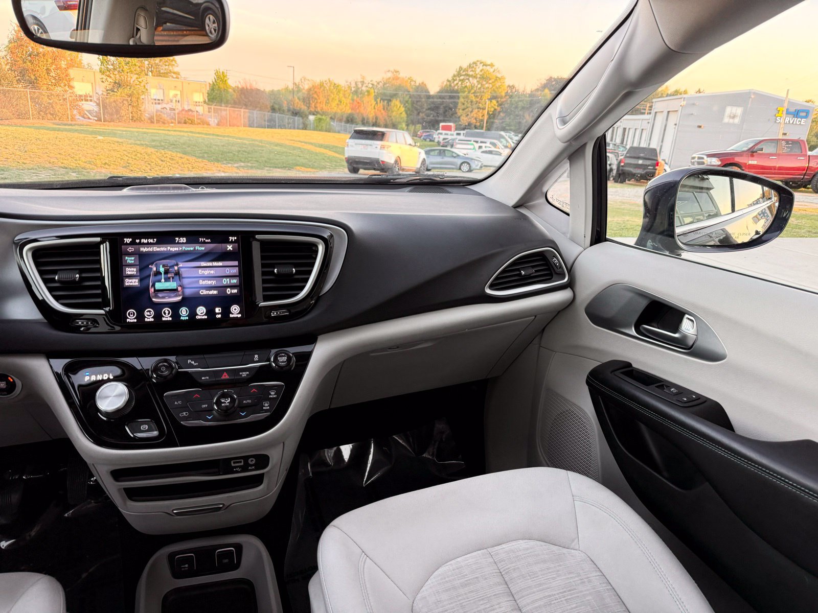 Used 2018 Chrysler Pacifica Touring Plus FWD image 31