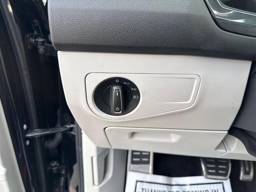 Used 2023 Volkswagen Tiguan SE R-Line image 27