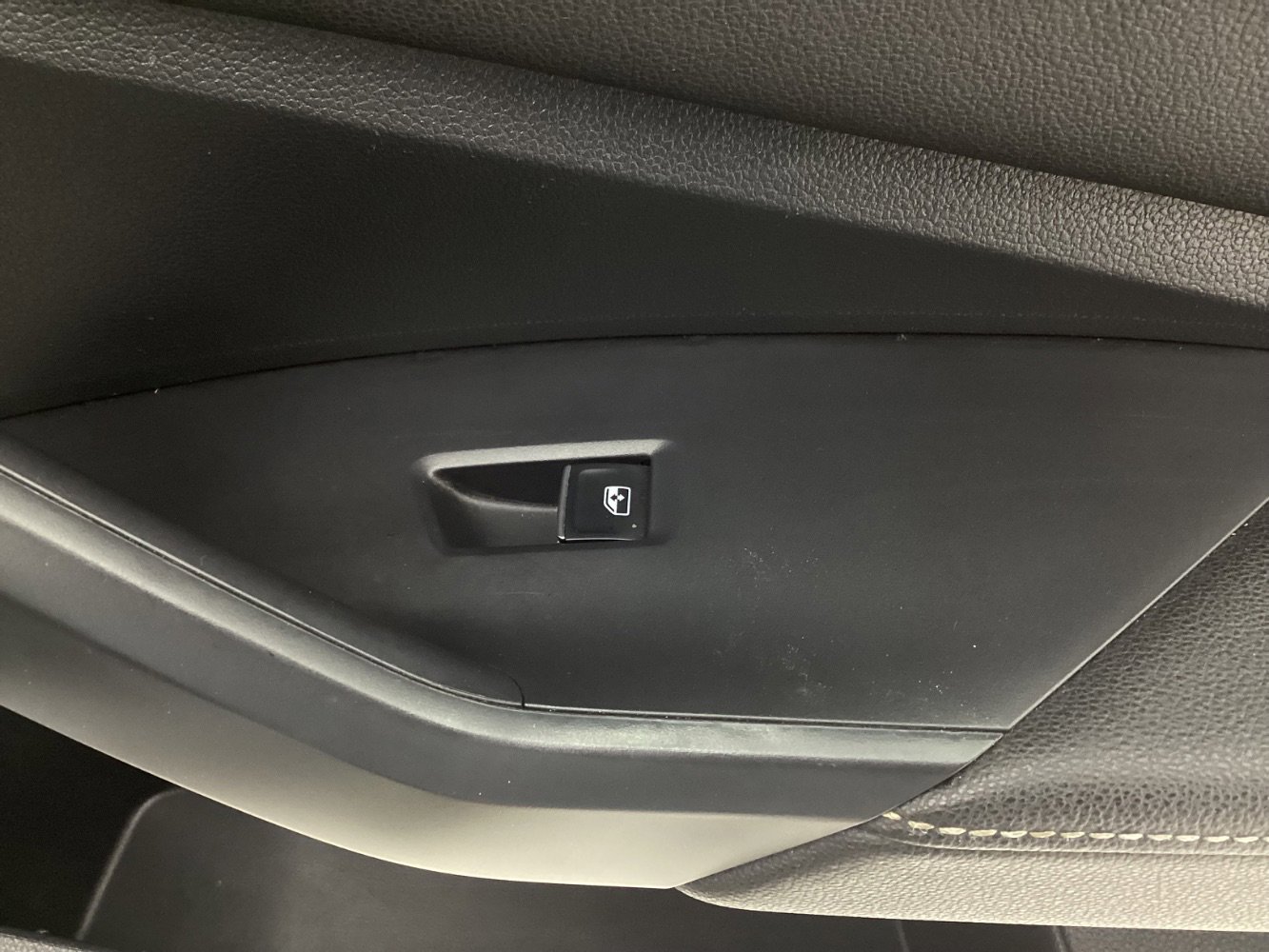 Used 2024 Volkswagen Jetta SE image 40