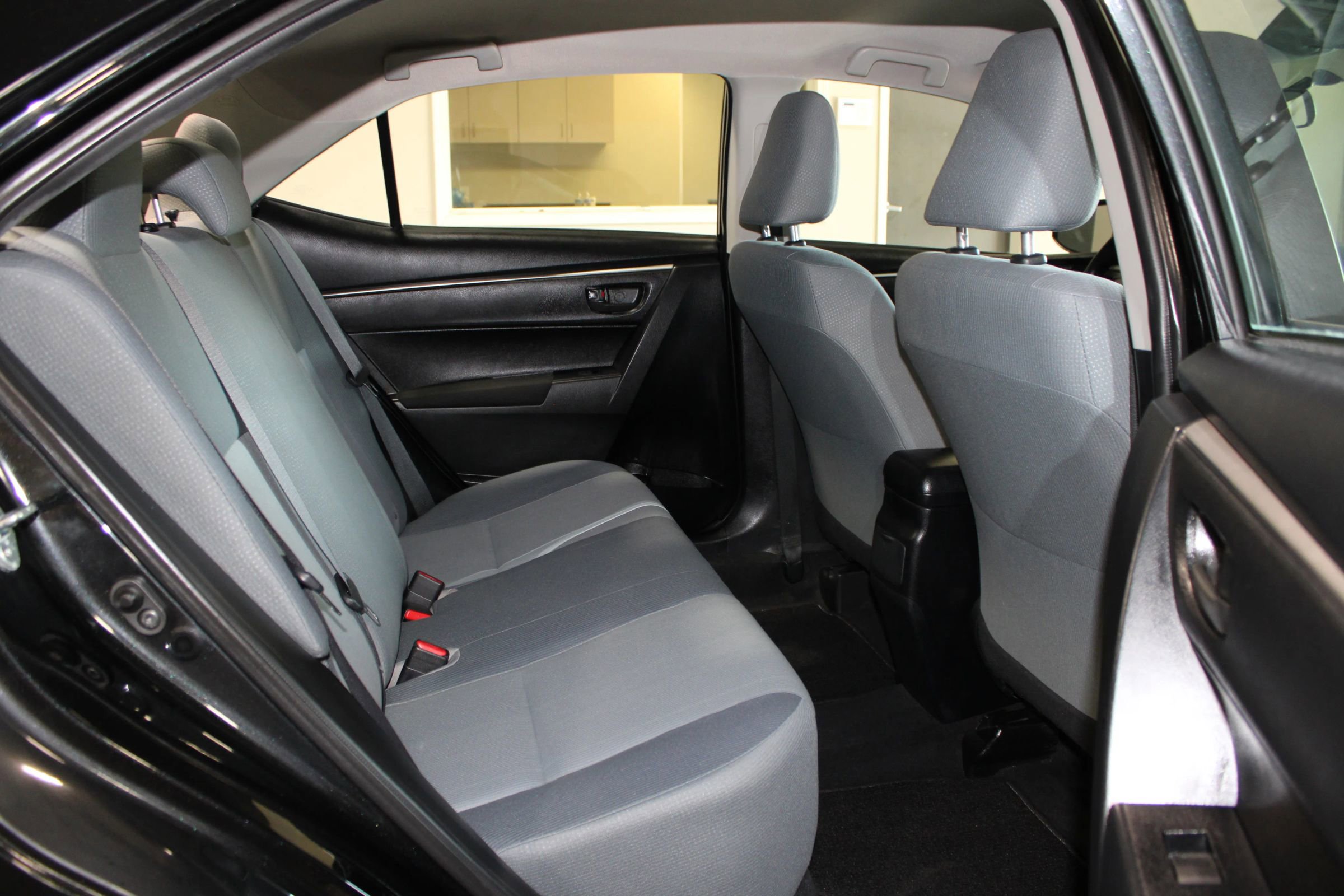 Used 2014 Toyota Corolla L FWD image 25