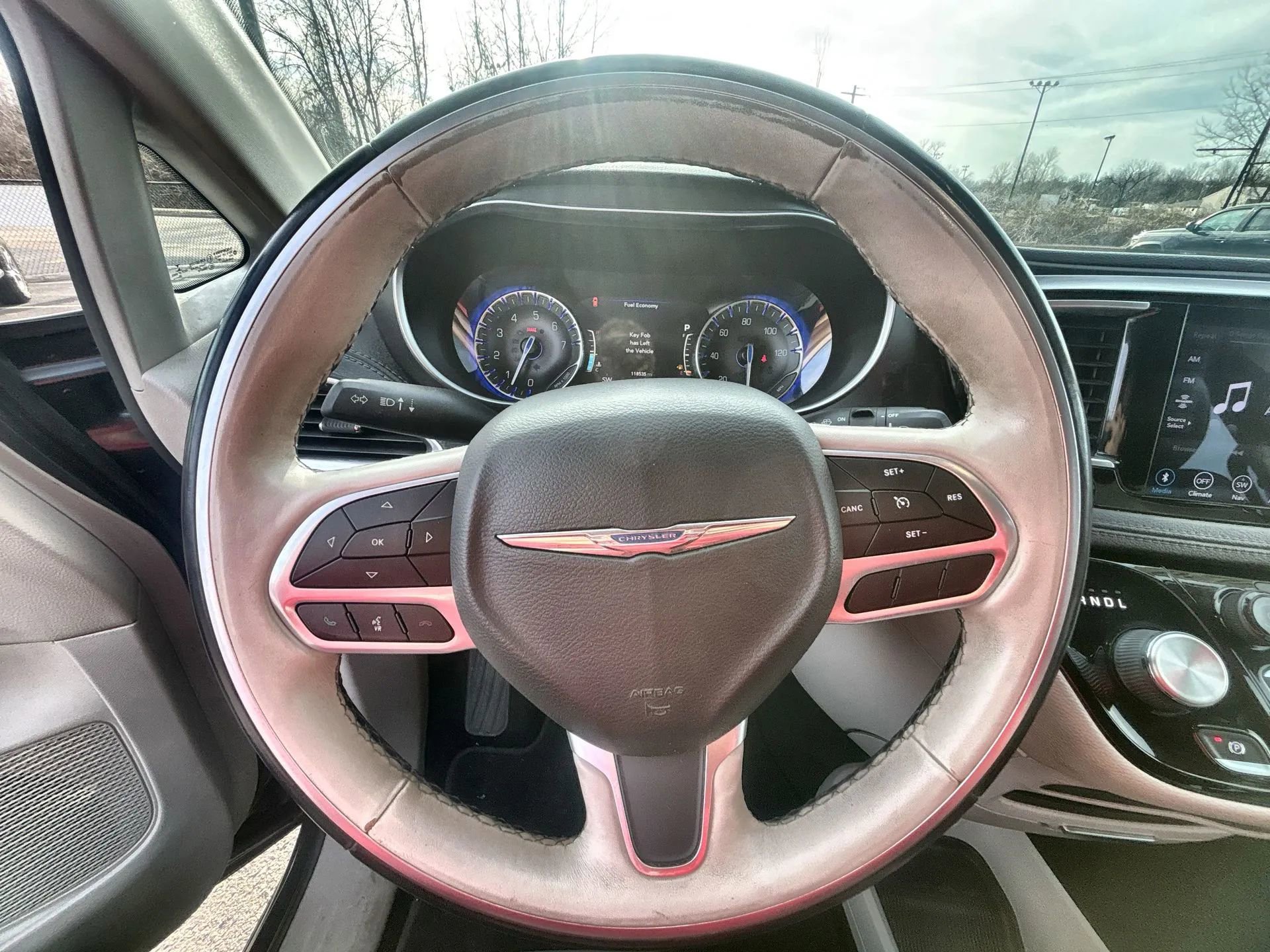 Used 2020 Chrysler Pacifica Limited FWD image 11