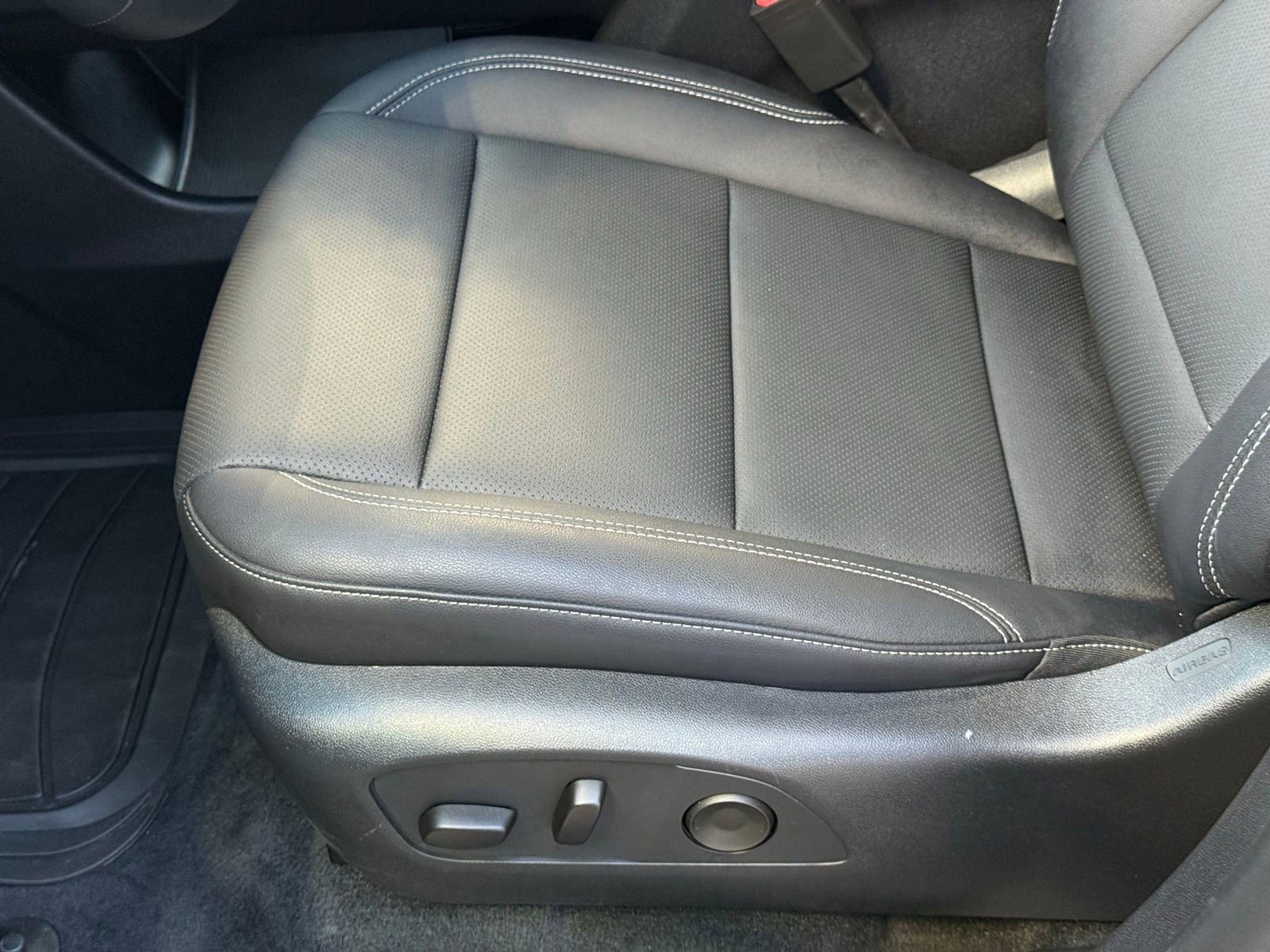 Used 2026 Chevrolet Traverse LT AWD/4WD image 38
