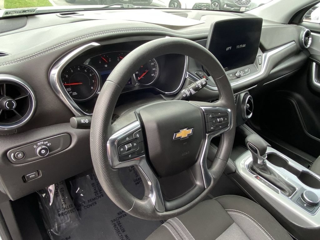Used 2025 Chevrolet Blazer LT FWD image 21