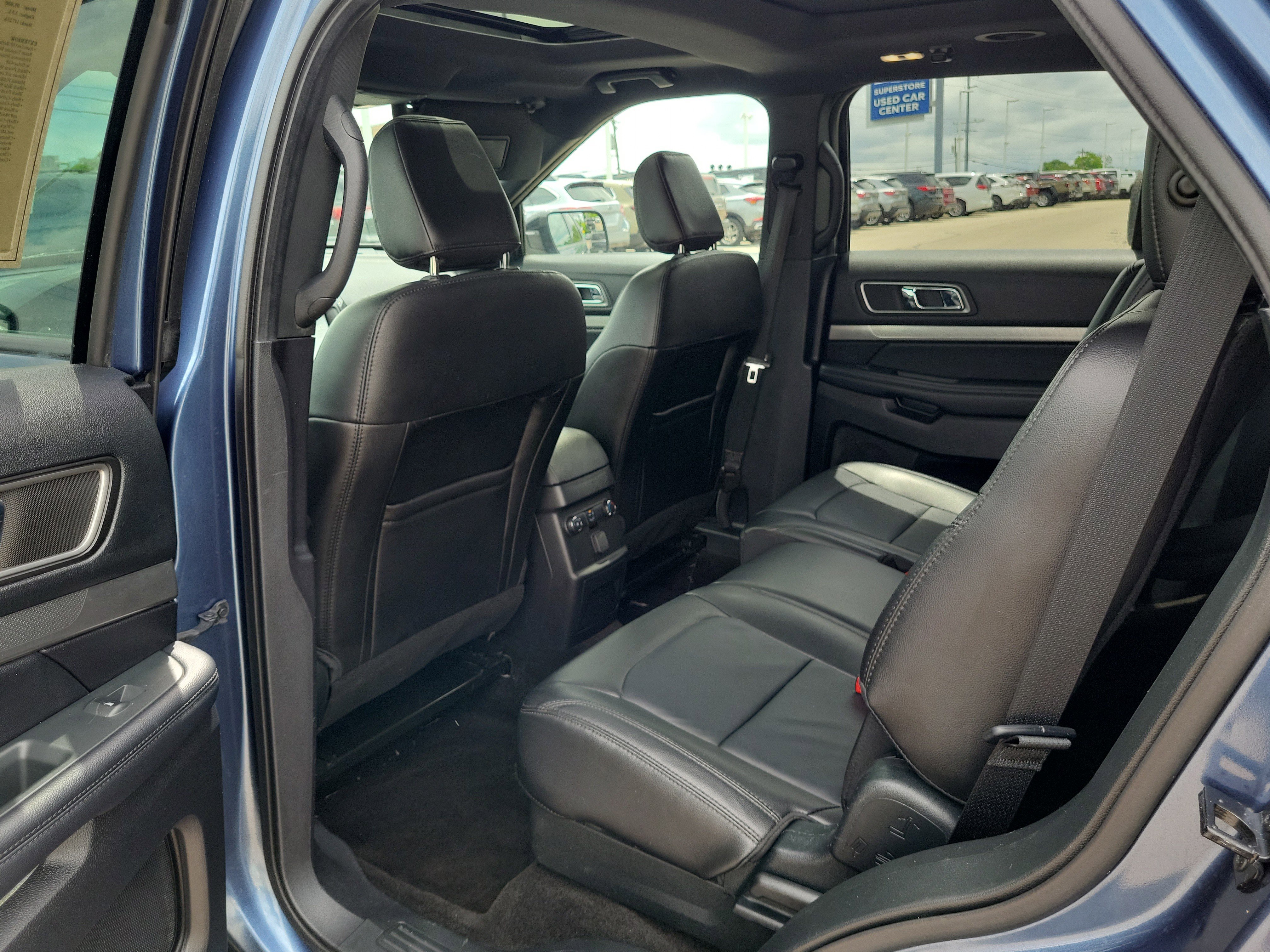 Used 2018 Ford Explorer XLT w/ Equipment Group 202A AWD/4WD image 14