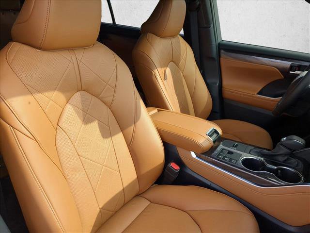 New 2026 Toyota Highlander Platinum image 28