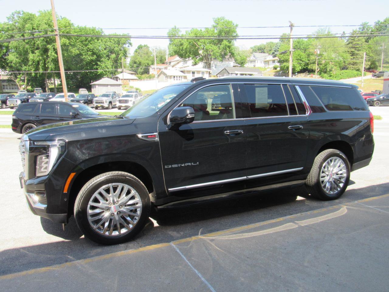 Used 2025 GMC Yukon XL Denali AWD/4WD image 10