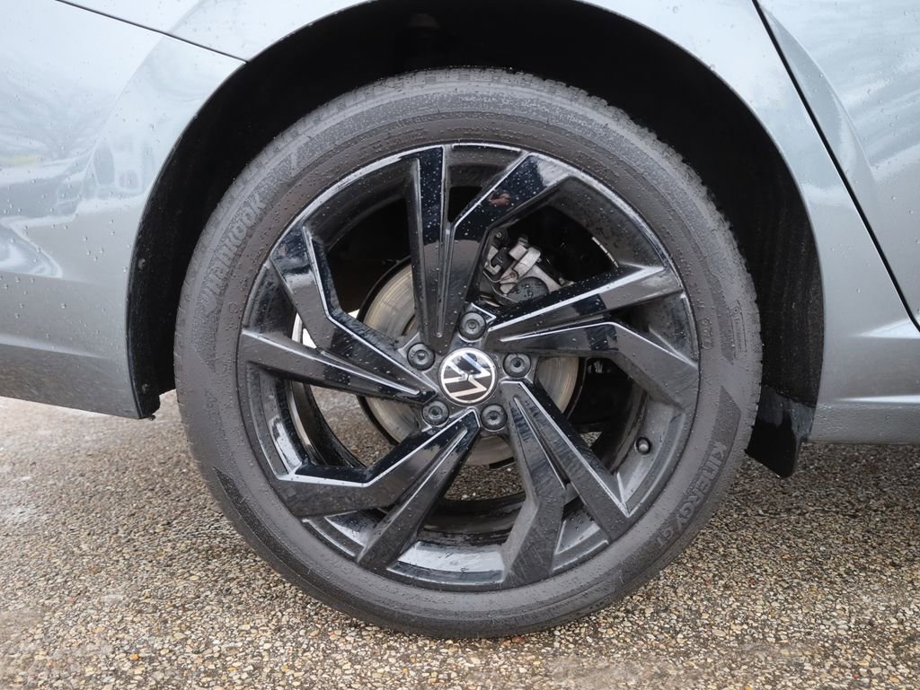 Used 2025 Volkswagen Jetta SE w/ Sunroof Package image 12