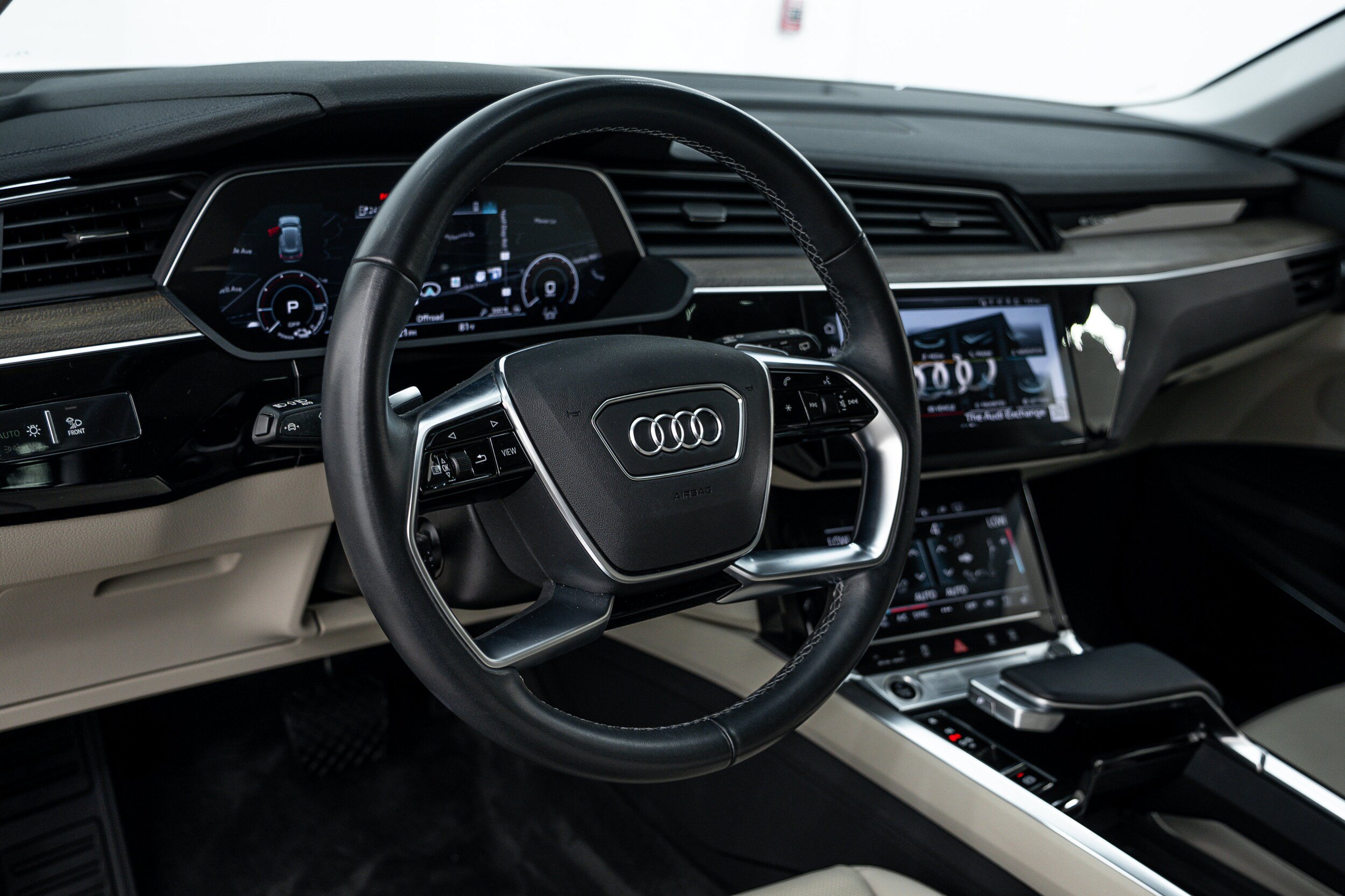 Certified 2024 Audi Q8 e-tron Premium Plus w/ Premium Plus Package AWD/4WD image 9