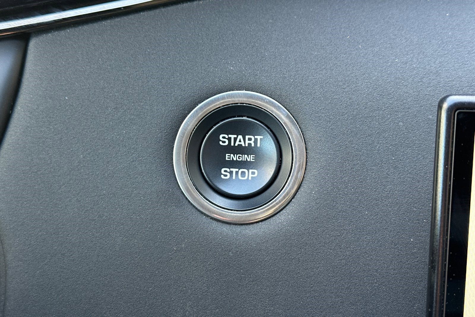 Certified 2024 Land Rover Range Rover Evoque Dynamic SE image 34