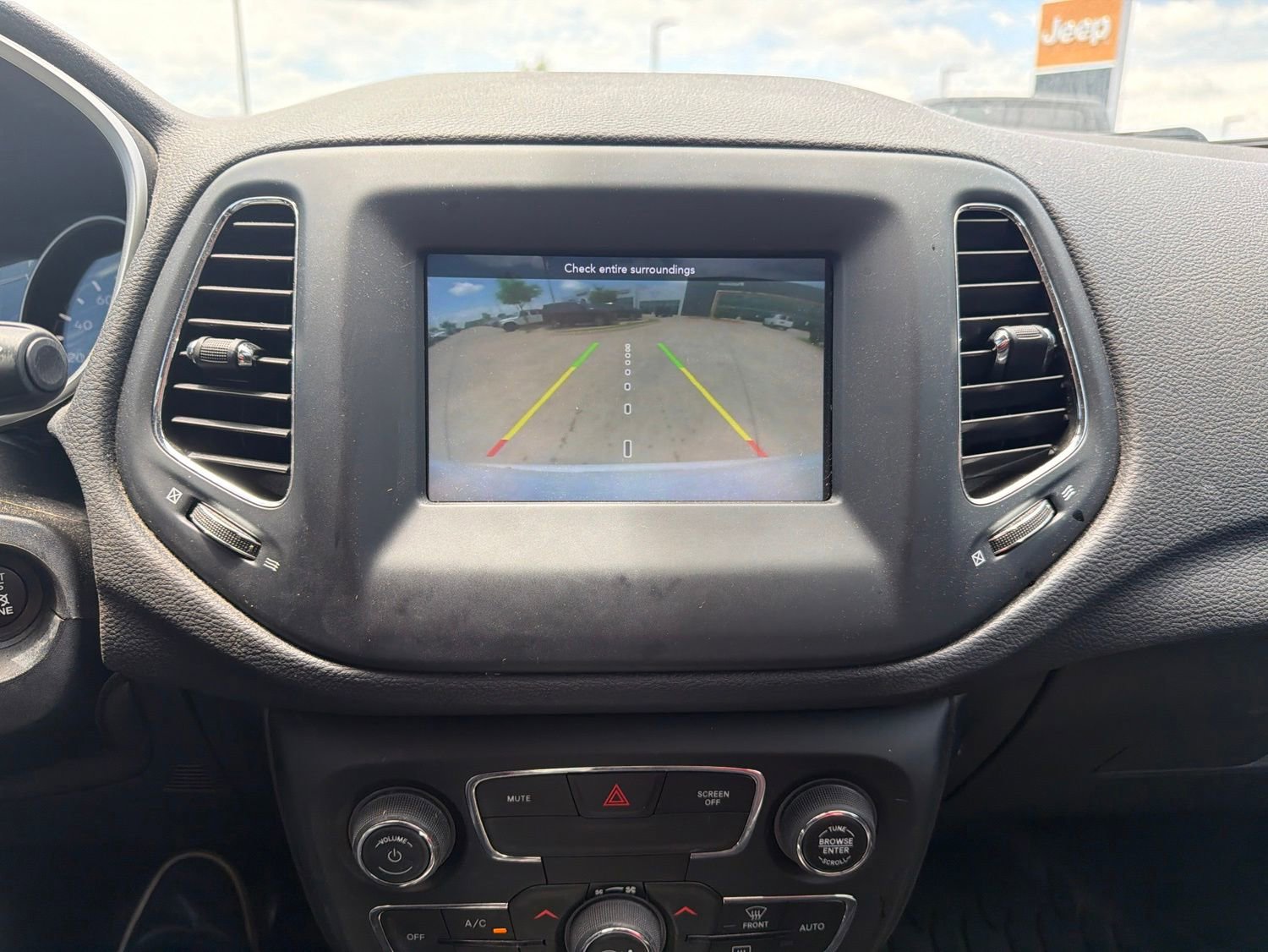 Used 2020 Jeep Compass Latitude FWD image 10