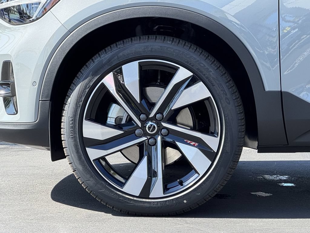 New 2026 Volvo XC40 B5 Ultra w/ Protection Package Premier AWD/4WD image 25