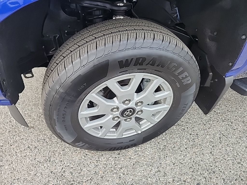 Used 2025 Toyota Tacoma SR5 image 9