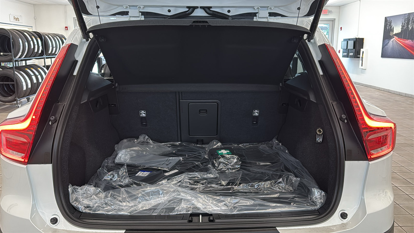 New 2026 Volvo XC40 B5 Plus w/ Protection Package Premier AWD/4WD image 29