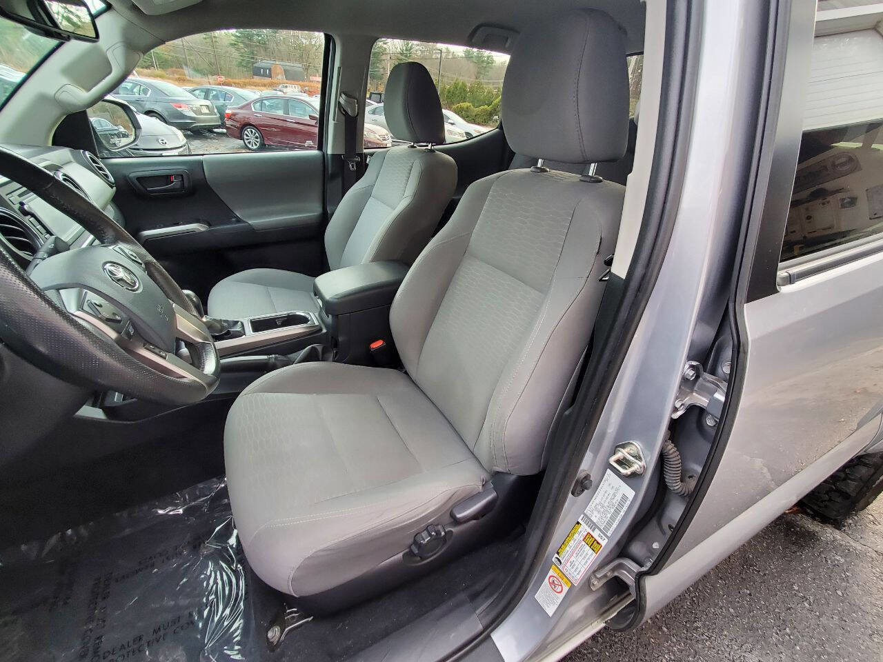 Used 2019 Toyota Tacoma SR5 AWD/4WD image 9