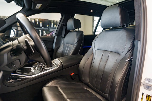 Used 2022 BMW X7 M50i w/ Cold Weather Package image 25