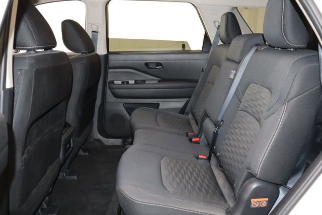Used 2024 Nissan Pathfinder SV image 7